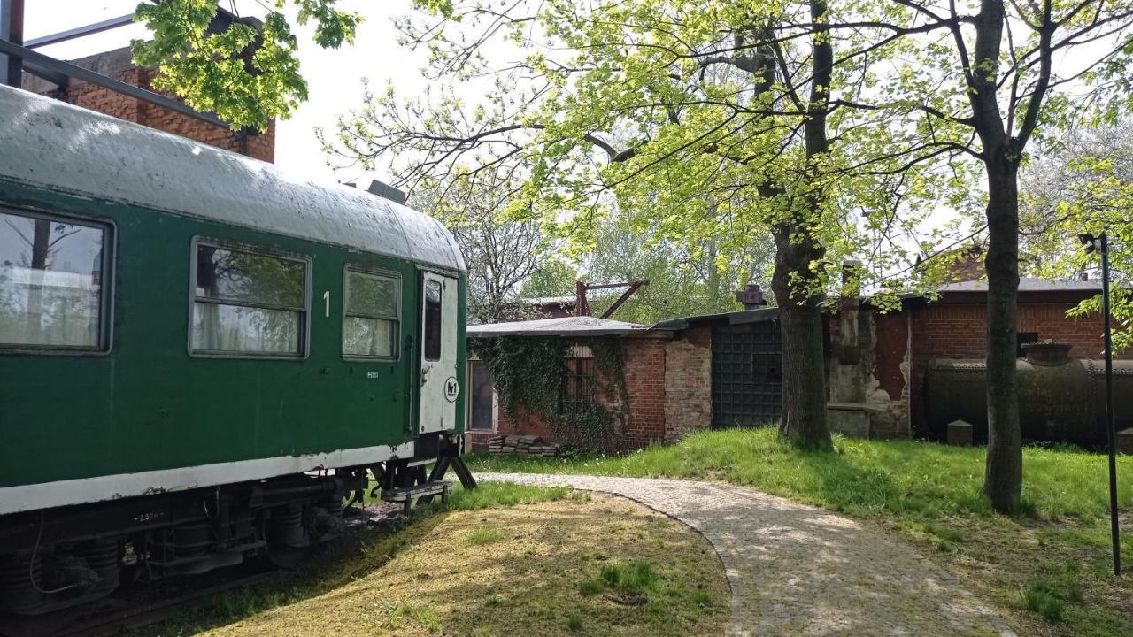 Hotel Wagony Sypialne W Muzeum Kolejnictwa Jaworzyna Slaska Exteriér fotografie