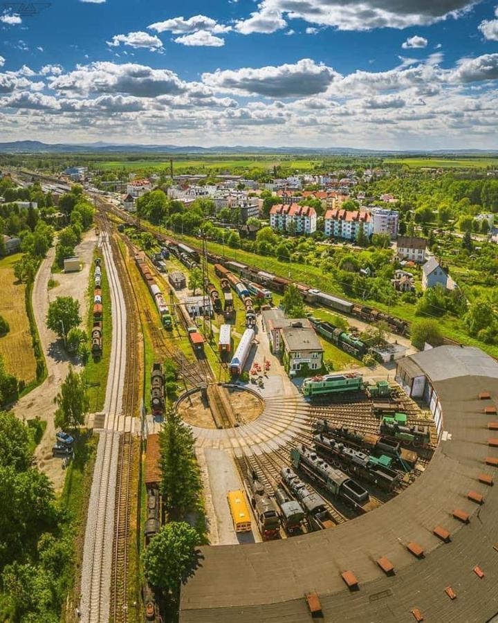 Hotel Wagony Sypialne W Muzeum Kolejnictwa Jaworzyna Slaska Exteriér fotografie