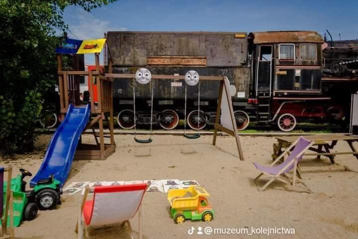 Hotel Wagony Sypialne W Muzeum Kolejnictwa Jaworzyna Slaska Exteriér fotografie